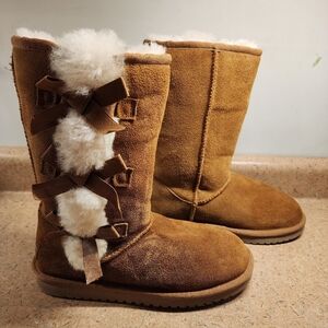 Koolaburra Ugg boots with bows Women's size 6